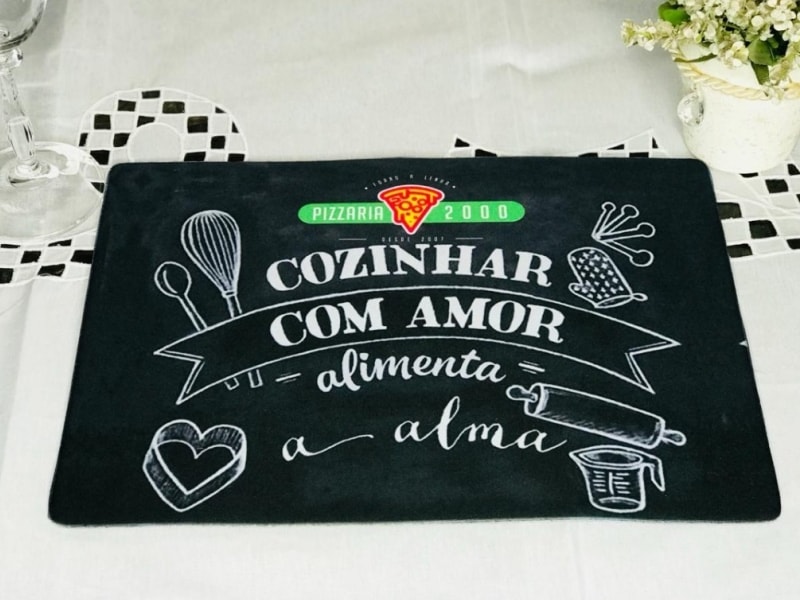 O Jogo Americano normalmente é usado em praças de alimentação, restaurantes e outros. Pode ser totalmente personalizado de acordo com a necessidade do cliente.